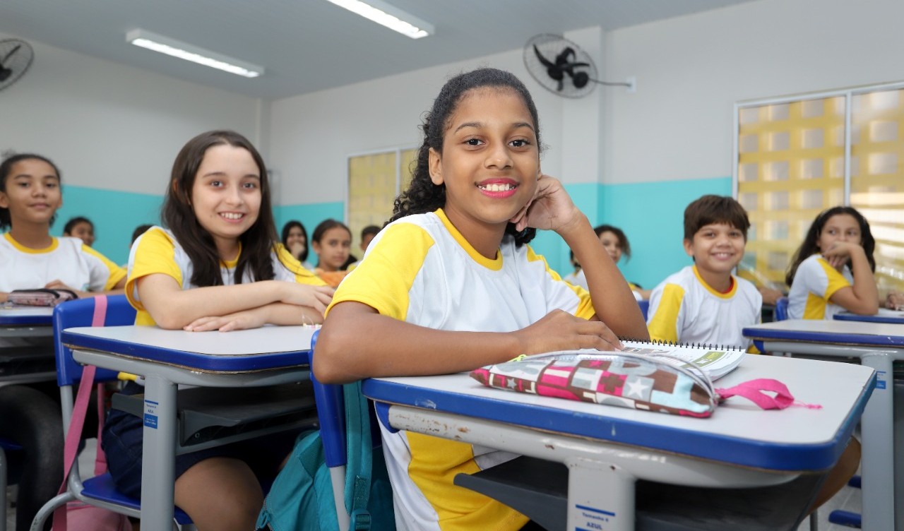 alunas em sala de aula